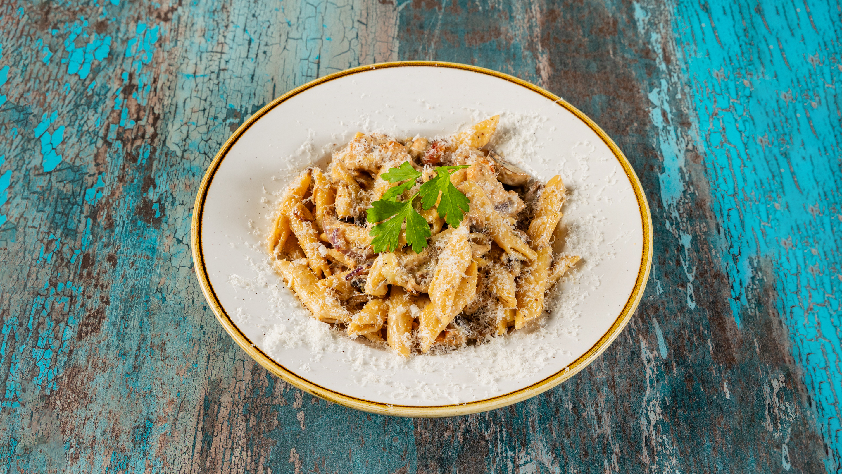 Chicken penne pasta with mushroom, double cream and parmesan cheese